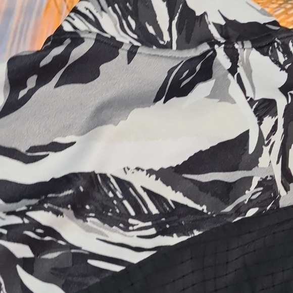 Nike Trail Running Shirt Size Medium NWT - Picture 9 of 10